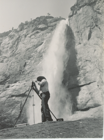 1946
